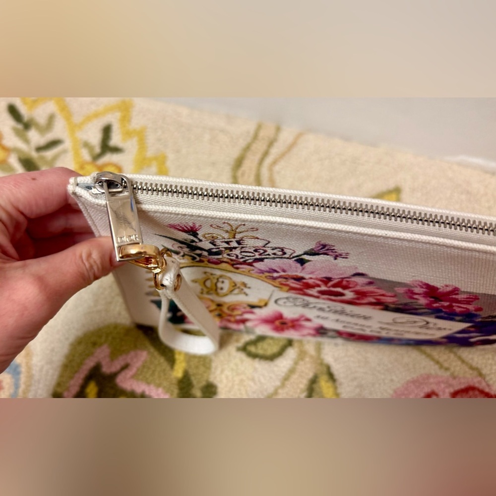 CHRISTIAN DIOR Never Worn Limited Edition White Floral Print Canvas Wristlet - Picture 3 of 16